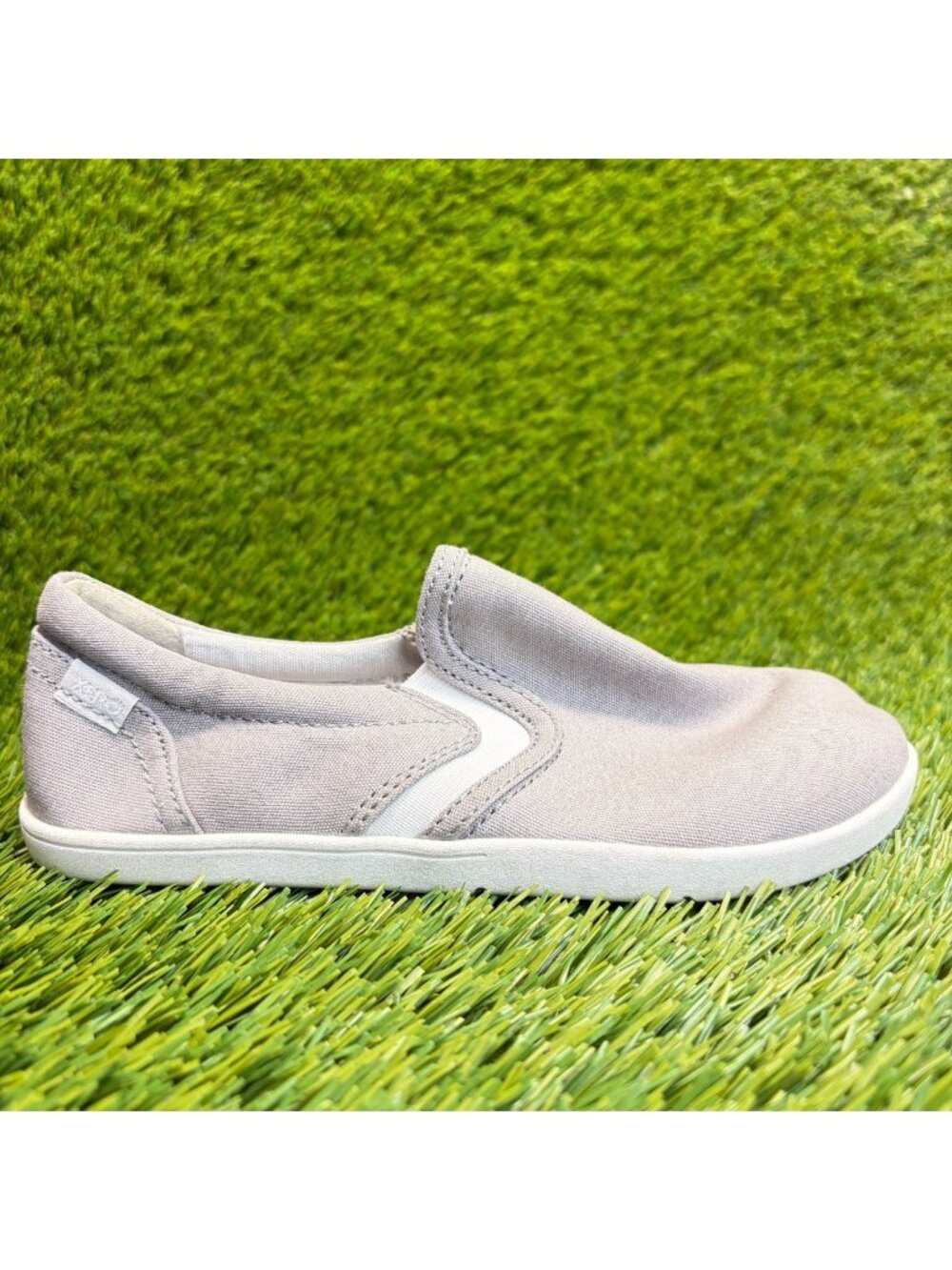 Xero Shoes Dillon Canvas Slip-On Boys Size 1Y Gray White Barefoot Shoes Sneakers